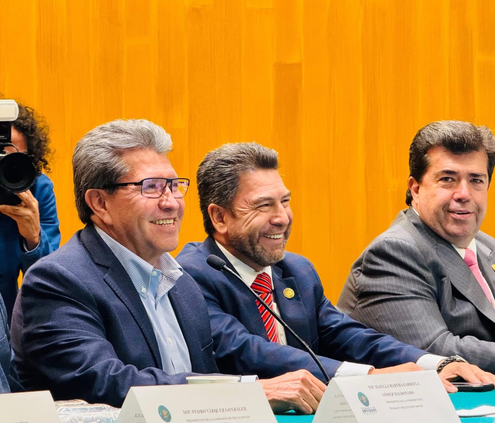 'Le irá muy bien al Dip. Ray Vázquez Conchas'; lo felicitan Legisladores Federales